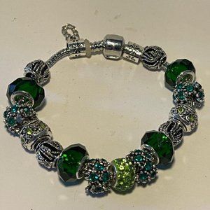 Green Beaded Women's Bracelet NEW!!